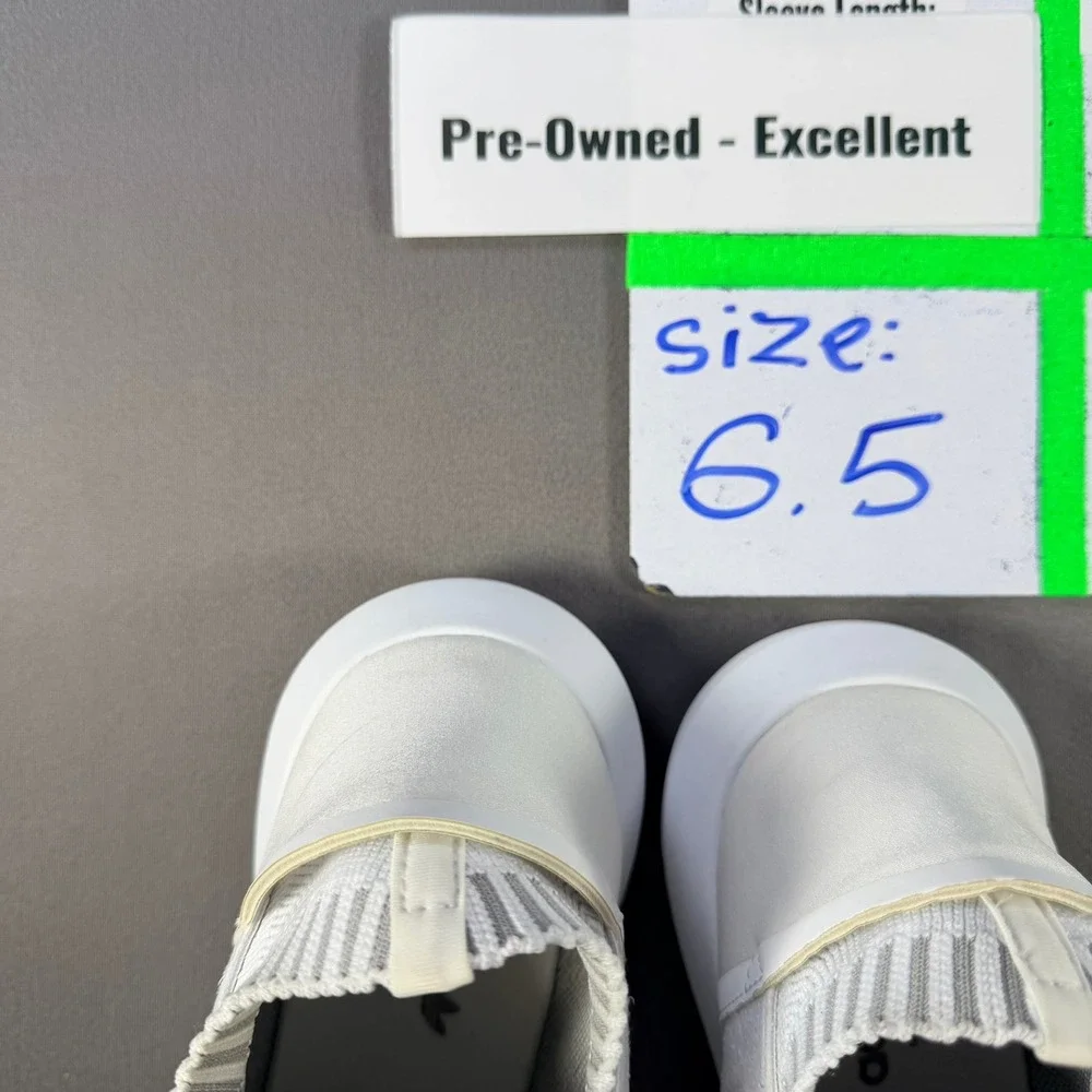Adidas‎ Tubular Entrap Womens Size 6.5 White Grey Primeknit Running Shoes